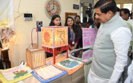 MP: 'सीएम की पाठशाला' में मोहन यादव ने छात्राओं से किया संवाद, महिला पॉलिटेक्निक कॉलेज में दीं प्रेरणादायक बातें