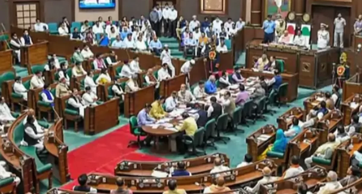 विधानसभा में सत्र के दौरान दिखेगा 'ड्रेस कोड': वेल ऑफ द हाउस में बैठने वाले अधिकारी-कर्मचारी अब एक रंग की यूनिफॉर्म में दिखेंगे