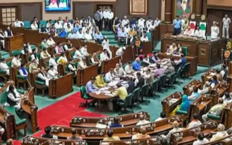 विधानसभा में सत्र के दौरान दिखेगा 'ड्रेस कोड': वेल ऑफ द हाउस में बैठने वाले अधिकारी-कर्मचारी अब एक रंग की यूनिफॉर्म में दिखेंगे