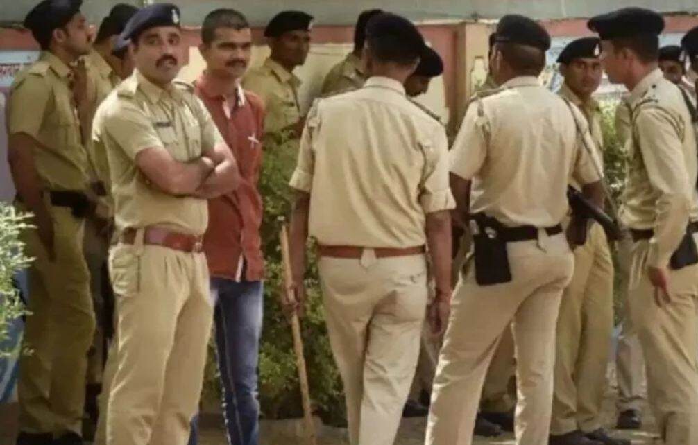 badamaashon-se-lute-phir-pulis